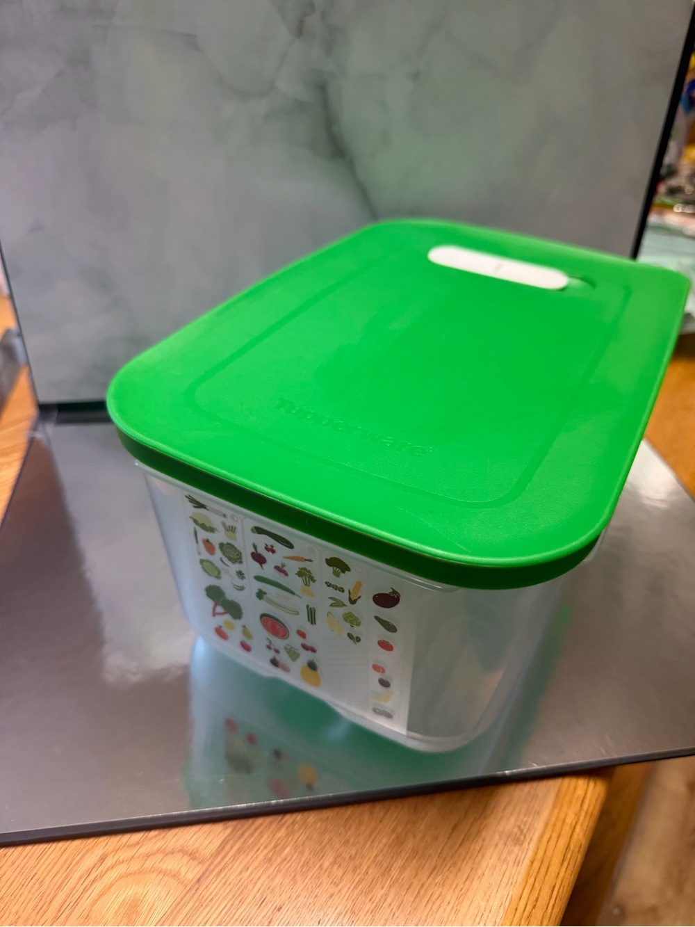 Tupperware FridgeSmart Medium Deep Container Produce Saver 4.4L 1.1 Gal